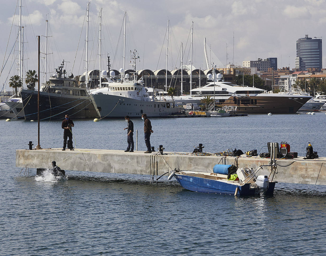 La madeja de la Marina de Valencia se enreda