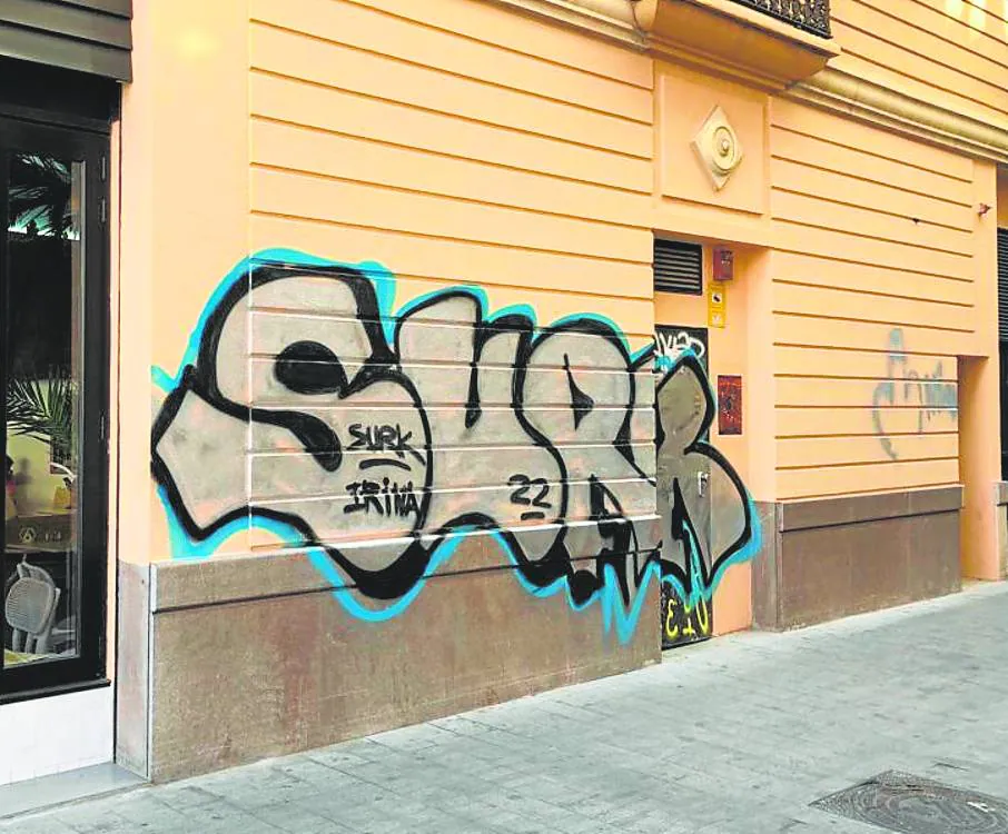 El grafitero de la plaza de la Reina de Valencia hizo otra pintada en Corregeria