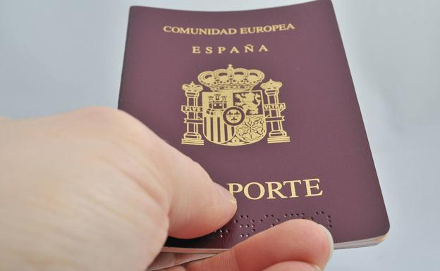 El error en el diseño de los pasaportes españoles que puede impedir viajar a Estados Unidos