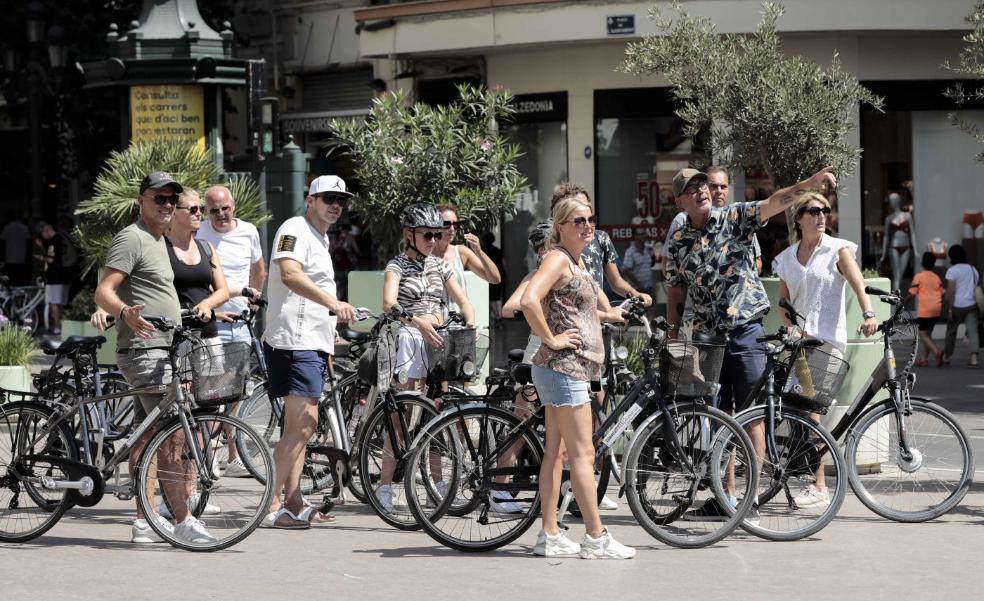 Las órdenes de cierre de pisos turísticos en Valencia se duplican a la espera de la normativa