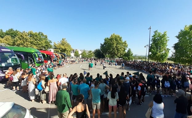 Cerca de un millar de jóvenes participan en los campamentos de verano de los centros juveniles de Ontinyent