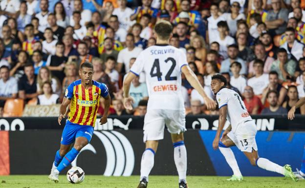 Qué jugadores ha inscrito el Valencia para la primera jornada: ¿podrán jugar Castillejo, Lino y Nico?