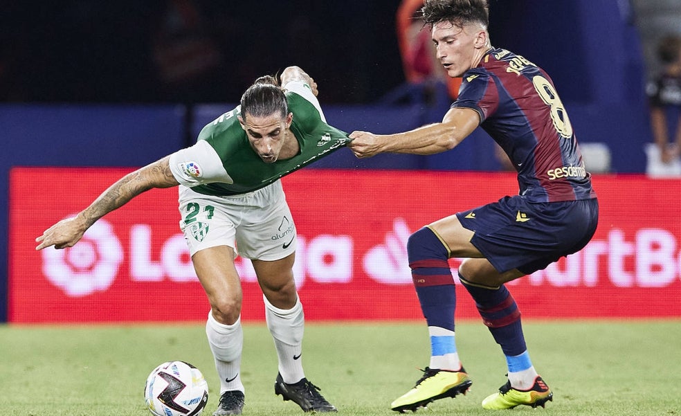 Pepelu: «Ser uno de los capitanes del club donde me he criado lo hace más especial»