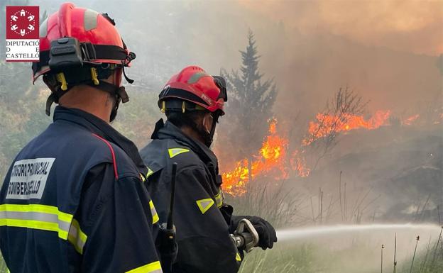 El incendio de Useres, estabilizado; el de Bejís sigue activo