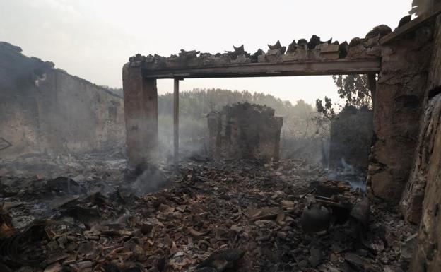 Puig teme que un cambio de viento pueda acercar el incendio a la A-23, la autovía que une Valencia y Teruel