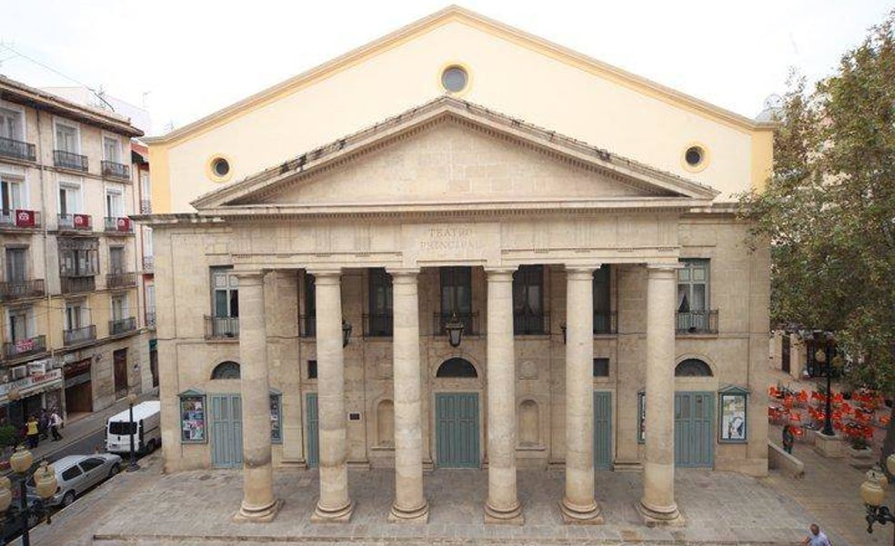 Alicante homenajeará a los premiados del Festival de Cine con una silla a su nombre frente al Teatro