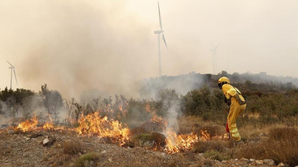 DIRECTO | Última hora de los incendios en Valencia: el viento cambia de dirección por la tarde