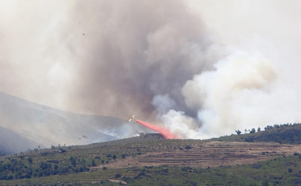 El humo del fuego de Bejís cruza la provincia de Valencia y casi alcanza Ibiza