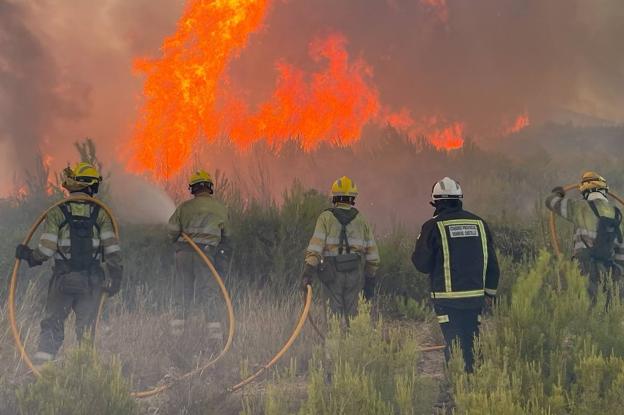 «El fuego se ha quedado a unos 20 metros de la Cueva Santa»