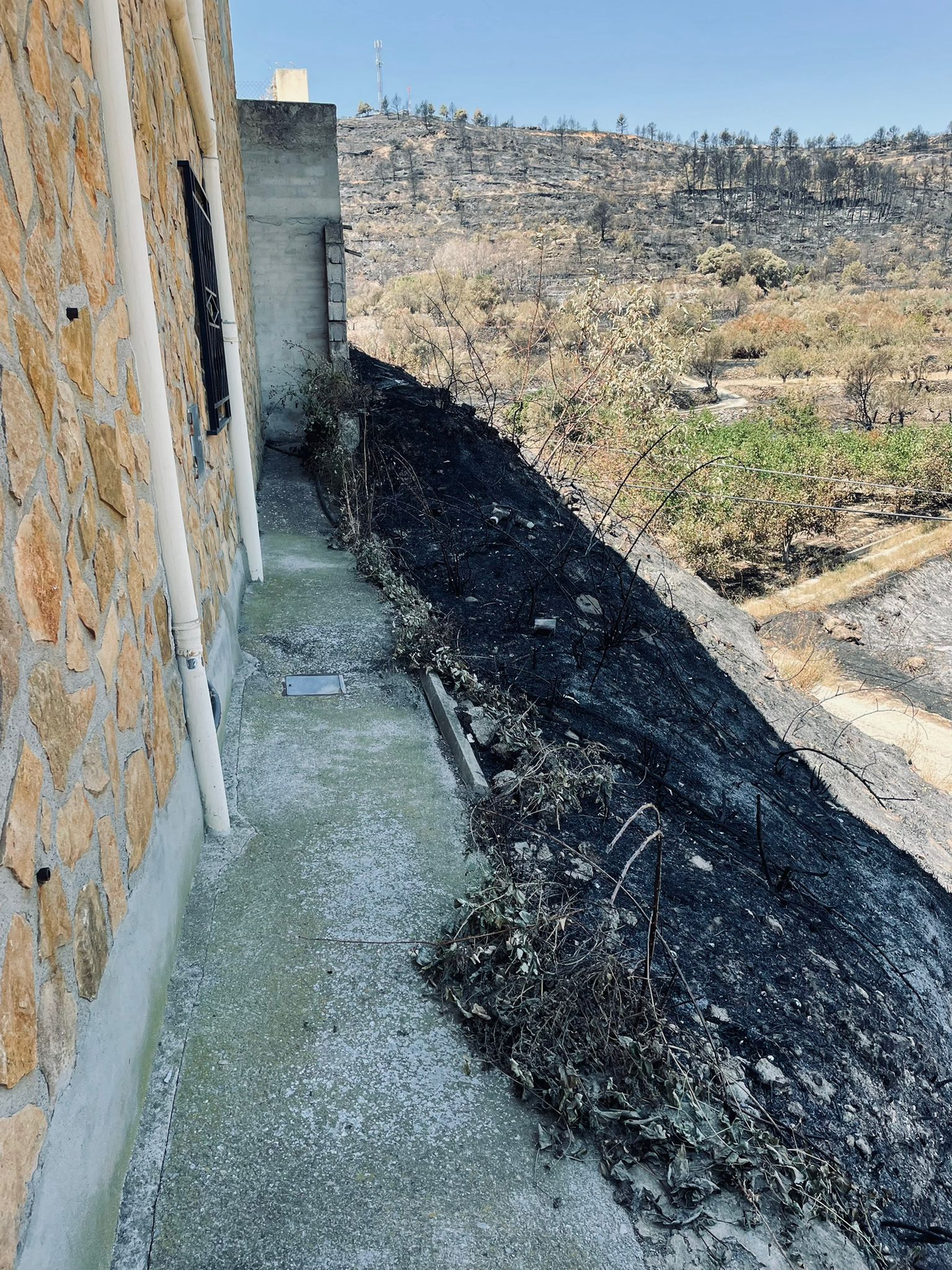 Torás, donde el fuego se quedó a las puertas
