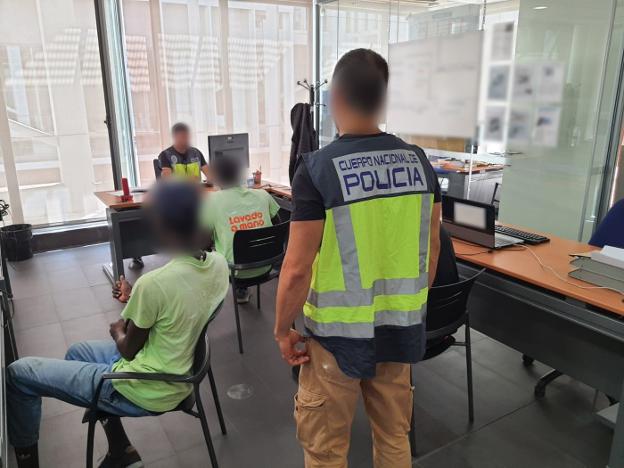 La Policía detiene a tres empresarios en Alicante por explotar a inmigrantes