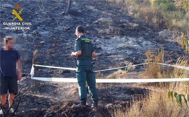 El incendio forestal de Petrer queda extinguido tras calcinar 100 hectáreas