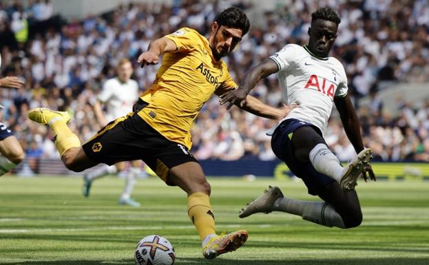 Guedes debuta como titular con derrota en el Wolverhampton