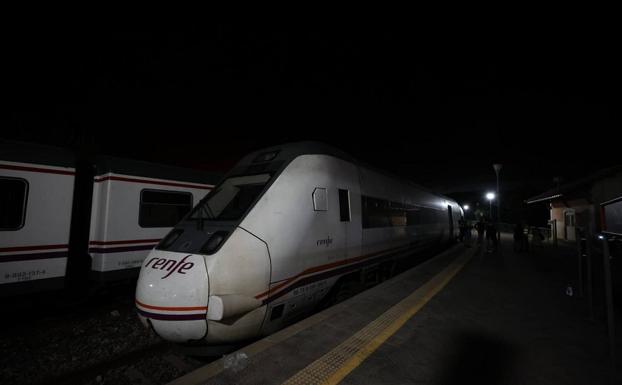 Renfe señala tras el suceso del tren en el incendio de Bejís en que no hay obligación de que los media distancia lleven interventor