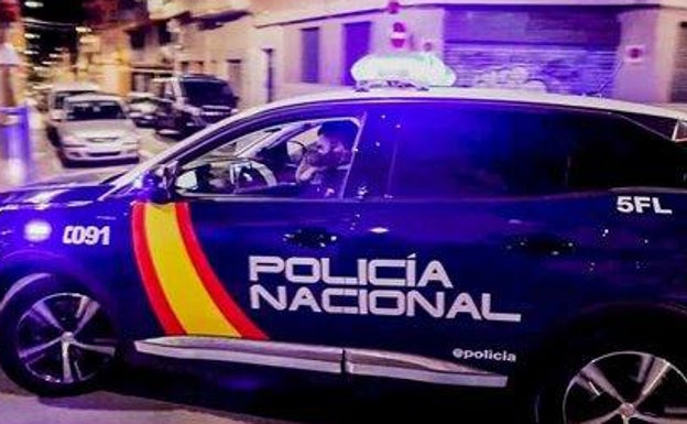 La policía detiene a tres jóvenes tras una pelea multitudinaria en el centro de Alicante