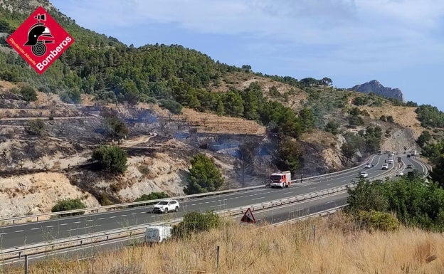 Controlado el incendio forestal de Calp tras calcinar 8.000 metros cuadrados