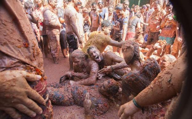 Raúl Antón hará el pregón en la Tomatina de Buñol, donde habrá orquesta y DJs de madrugada