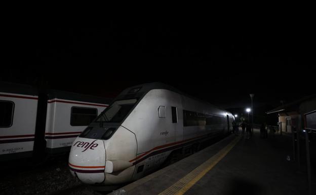 Dado de alta el hombre ingresado en La Fe tras el accidente del tren en el incendio de Bejís