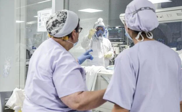 Unidad de cuidados intensivos de un hospital de Valencia.