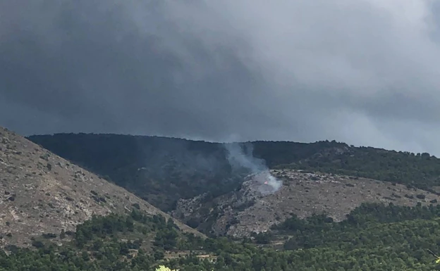 La lluvia evita un incendio forestal a las puertas del Parque Natural de la Font Roja