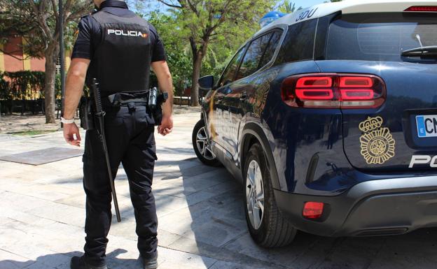 Detenidos dos jóvenes tras ser pillados 'in fraganti' al intentar robar en un edificio de Valencia