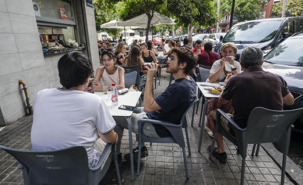 La plataforma vecinal seguirá con la ZAS a pesar de la regulación de terrazas