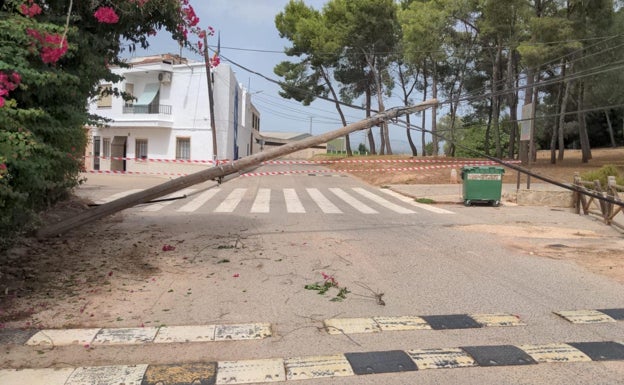 Un camión tumba el cableado de un barrio de Alberic