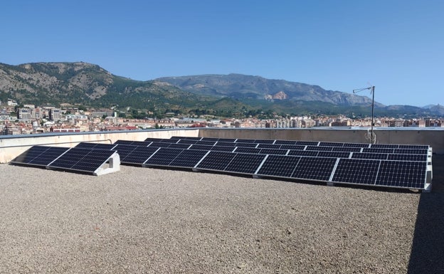 El parque fotovoltaico municipal de Alcoi crece hasta llegar a la veintena de instalaciones