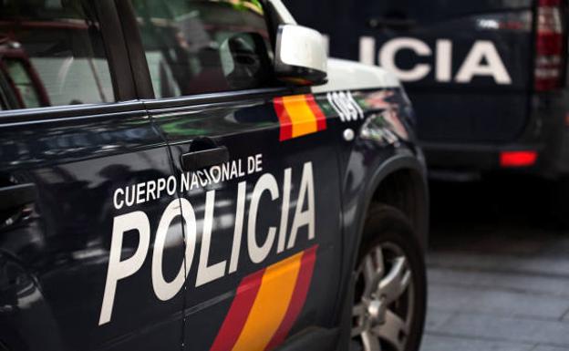 Hallan a una mujer escondida en el armario tras apuñalar a su exnovio