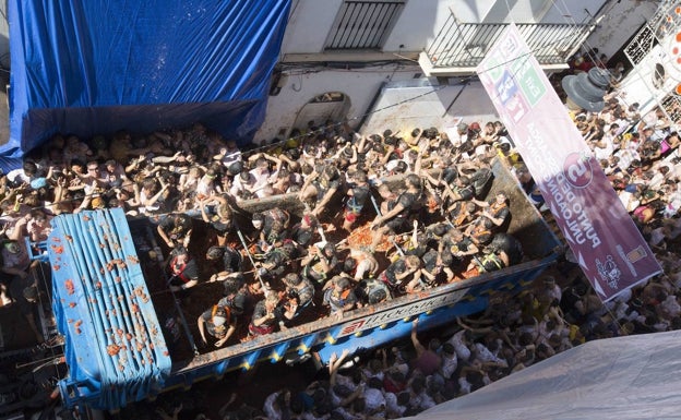 130 toneladas de tomates para la primera Tomatina pospandemia