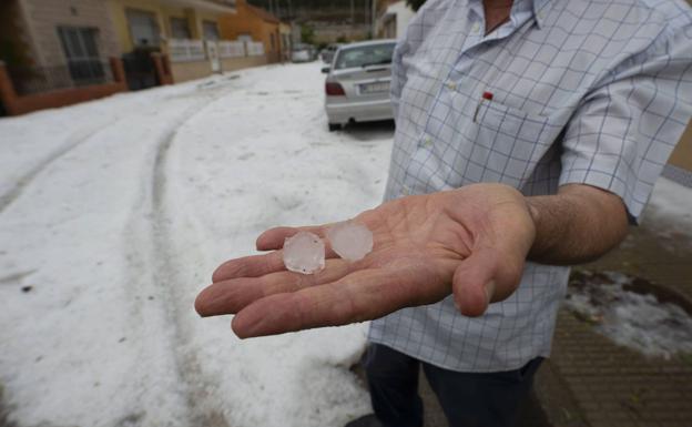 Qué hacer si te sorprende una tormenta de granizo en la calle