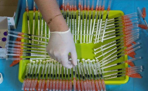 El Hospital Clínico de Valencia participa en un estudio de la cuarta dosis de la vacuna HIPRA frente al Covid