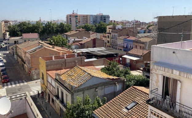 Giner tacha de «absoluto fracaso» la política de vivienda de Ribó