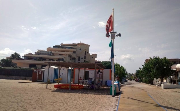 Un vecino de Dénia recurre al Síndic por las molestias causadas por la megafonía de la playa