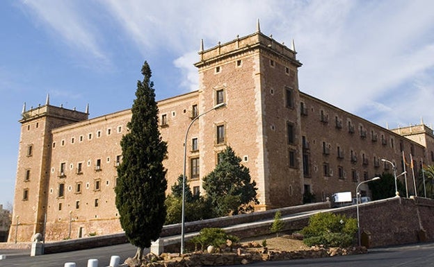 El Puig conmemora a su patrona, Santa María de los Ángeles, con misas solemnes y las tradicionales procesiones