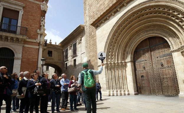 El fin del verano deja 7.000 parados más y 27.600 empleos destruidos en la Comunitat Valenciana