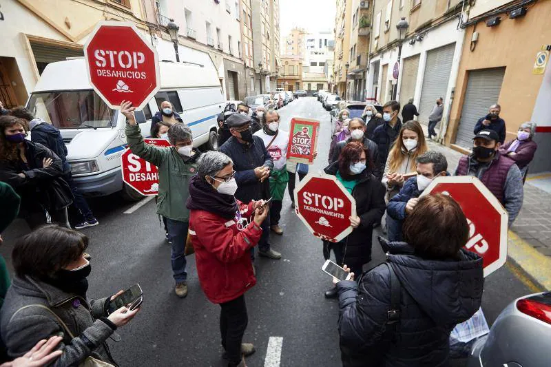 Protesta vecinal contra los desalojos durante la pandemia. 