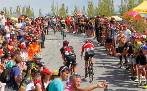 Así es la subida a Sierra Nevada, el puerto especial con rampas del 20% donde esquiaba Roglic