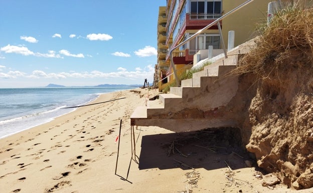 Tavernes urge a Costas a aportar arena antes de que otro temporal se lleve edificios