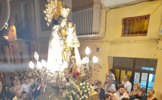 La imagen peregrina de la Mare de Déu inicia su recorrido por la Costera en Xàtiva