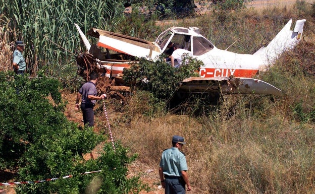 Dos heridos al estrellarse una avioneta en Mutxamel