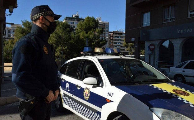 Detenido en Torrellano por agredir a su pareja para intentar robarle el bolso