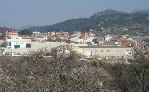 Proyectan 'Alcarràs' en Castelló de Rugat para sensibilizar del impacto ambiental y social de los macroproyectos de plantas solares