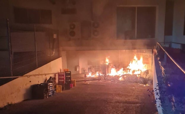 Desalojado de madrugada un hotel de Dénia por un incendio