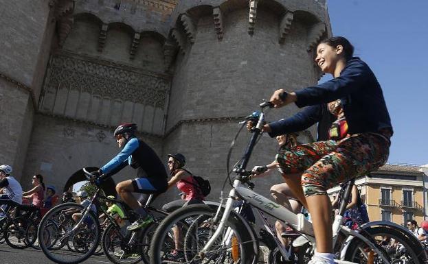 Bus gratis, rutas en bici y un trivial gigante, en la Semana de la Movilidad en Valencia