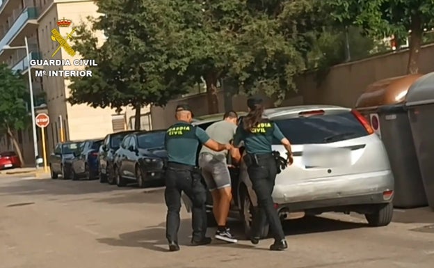 Dos detenidos por robar cuatro catalizadores en Paiporta