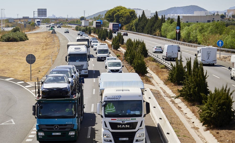 El tráfico en la AP-7 se dispara entre quejas al presupuesto de conservación