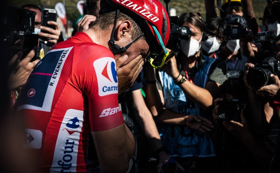 Evenepoel, de las malas caras en Valencia al maillot rojo