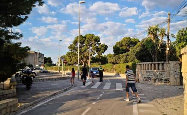 Un centenar de policías locales para velar por la seguridad en la vuelta a las aulas