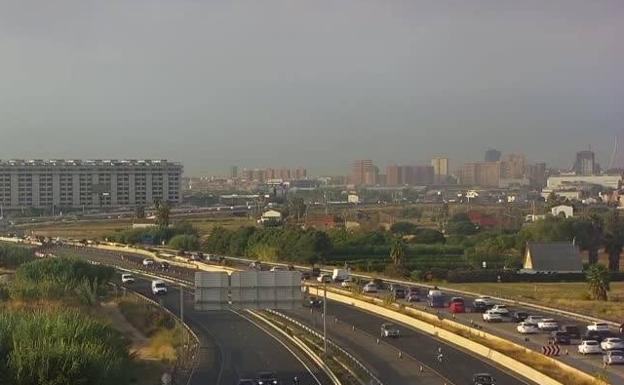 Un accidente provoca un atasco en la Pista de Ademuz